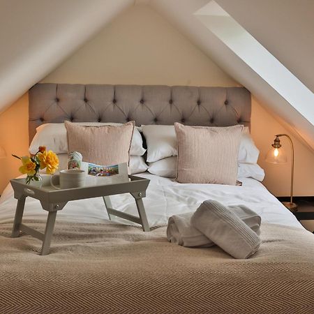 Oak Tree Hideaway Villa Уитчърч Екстериор снимка