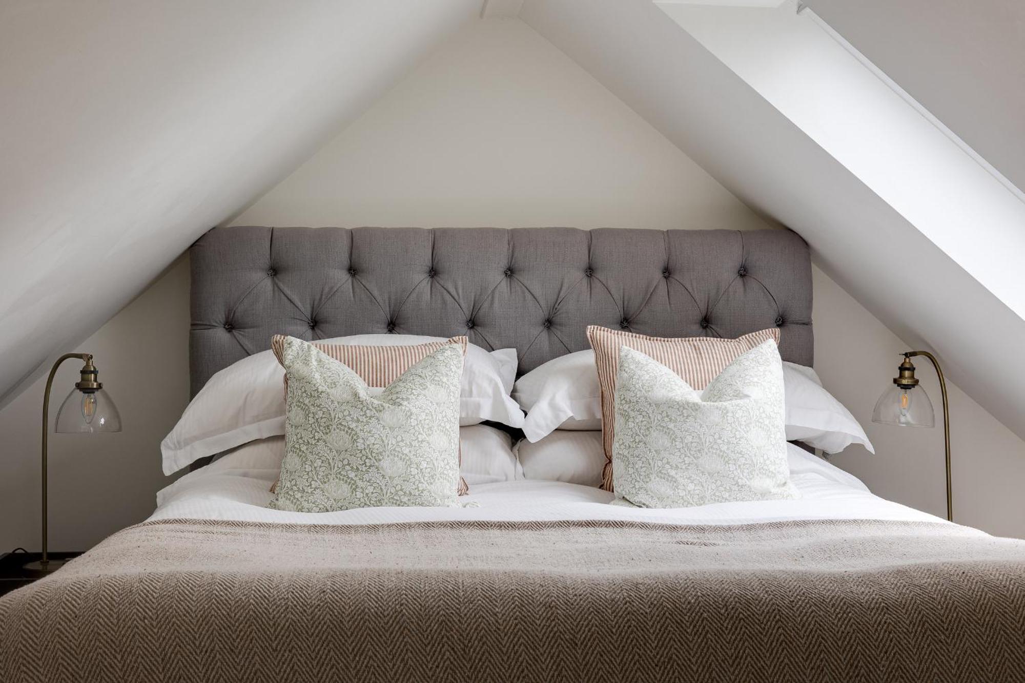 Oak Tree Hideaway Villa Уитчърч Екстериор снимка