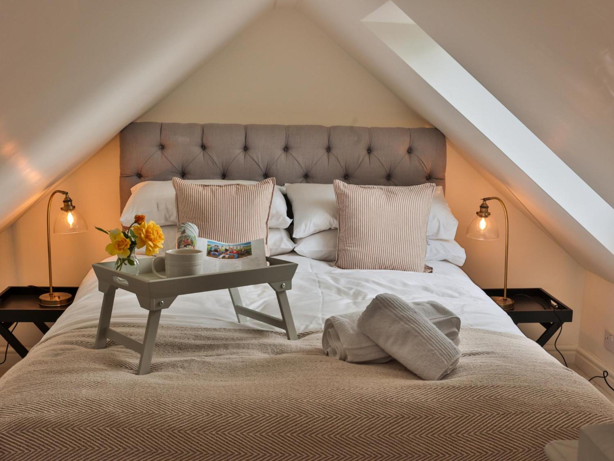 Oak Tree Hideaway Villa Уитчърч Екстериор снимка