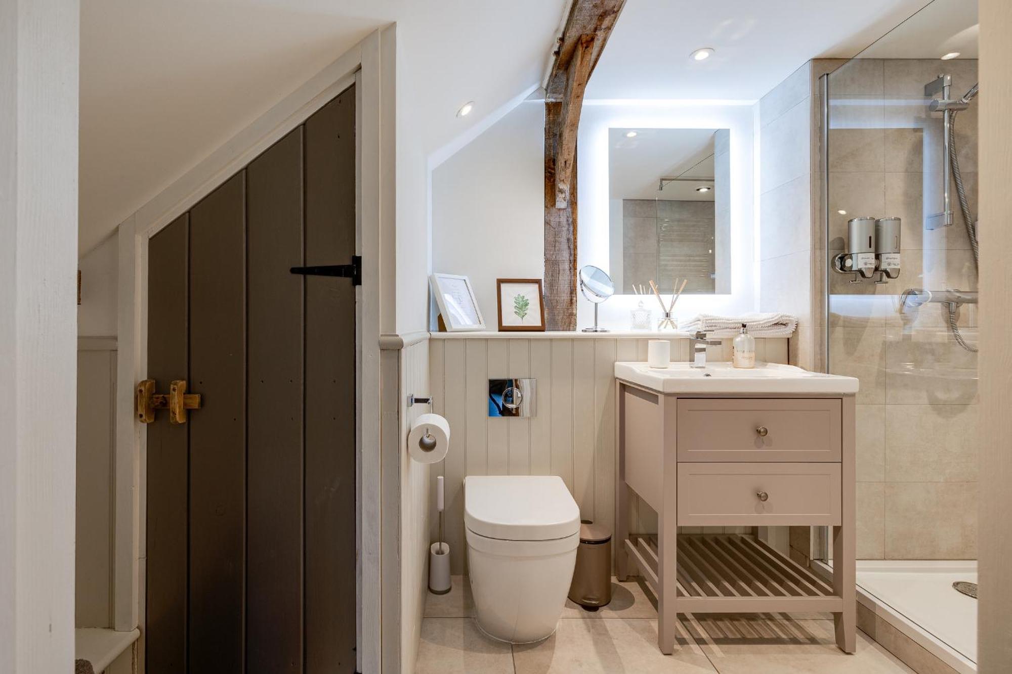 Oak Tree Hideaway Villa Уитчърч Екстериор снимка