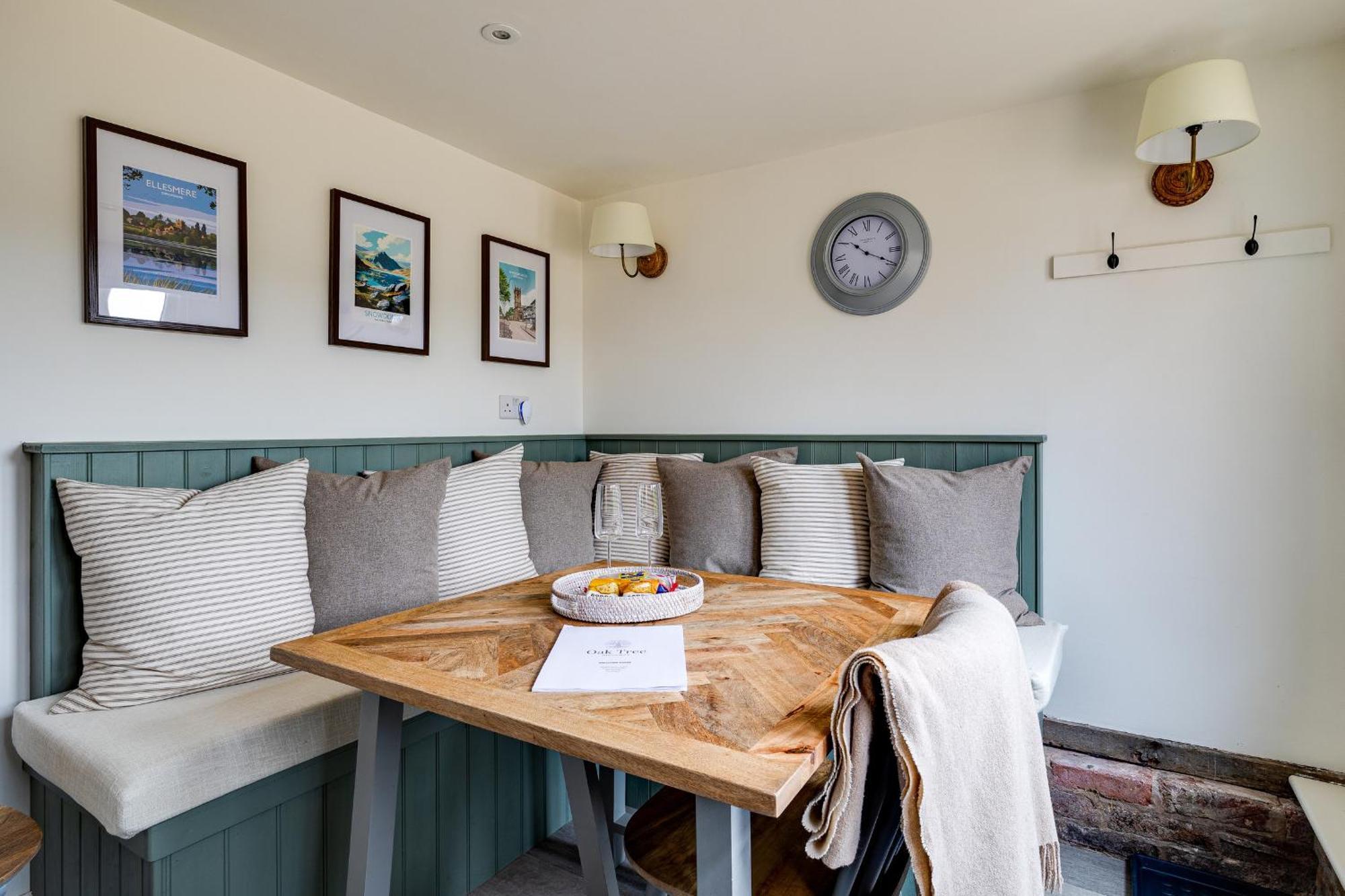 Oak Tree Hideaway Villa Уитчърч Екстериор снимка