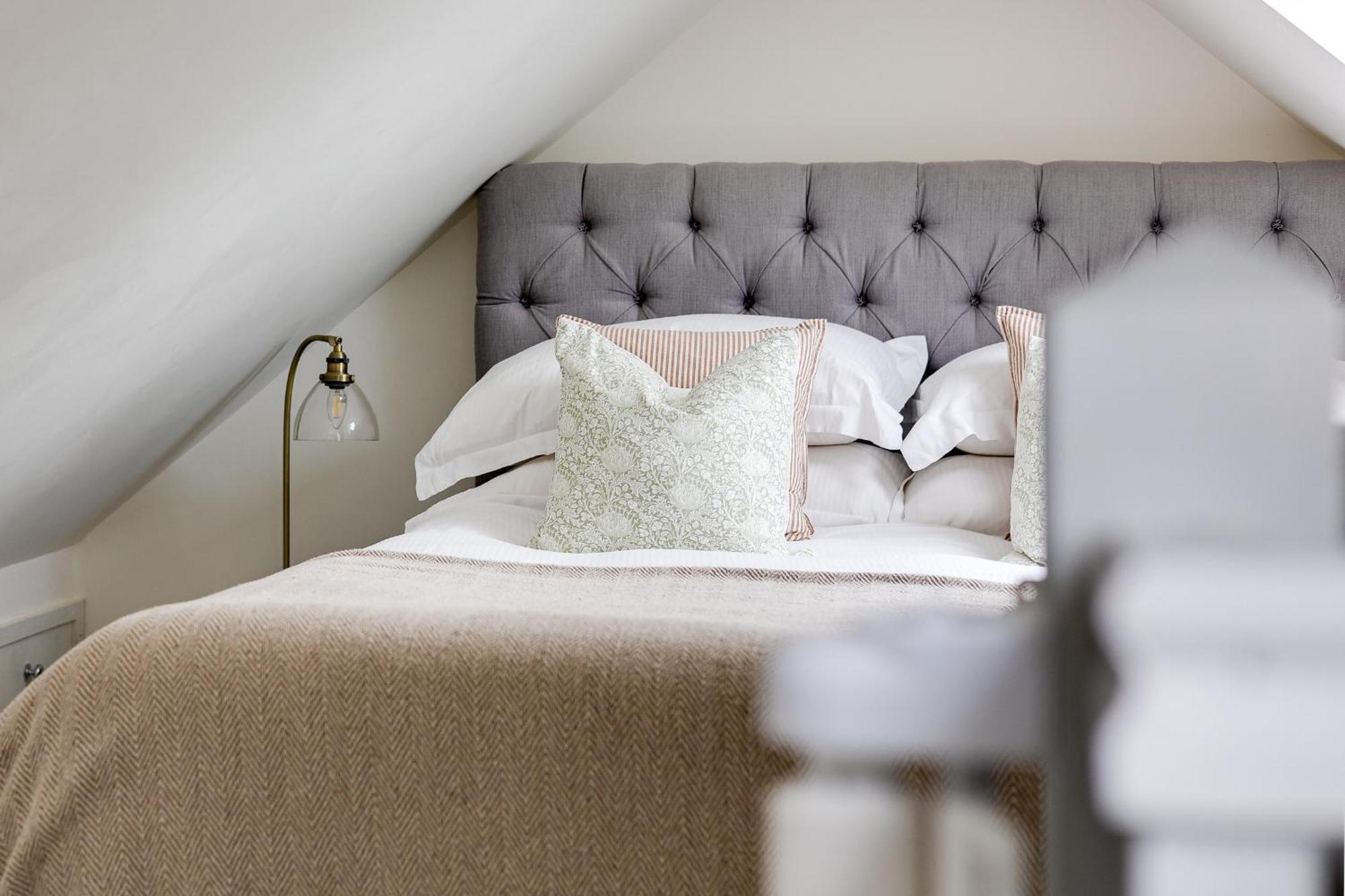 Oak Tree Hideaway Villa Уитчърч Екстериор снимка