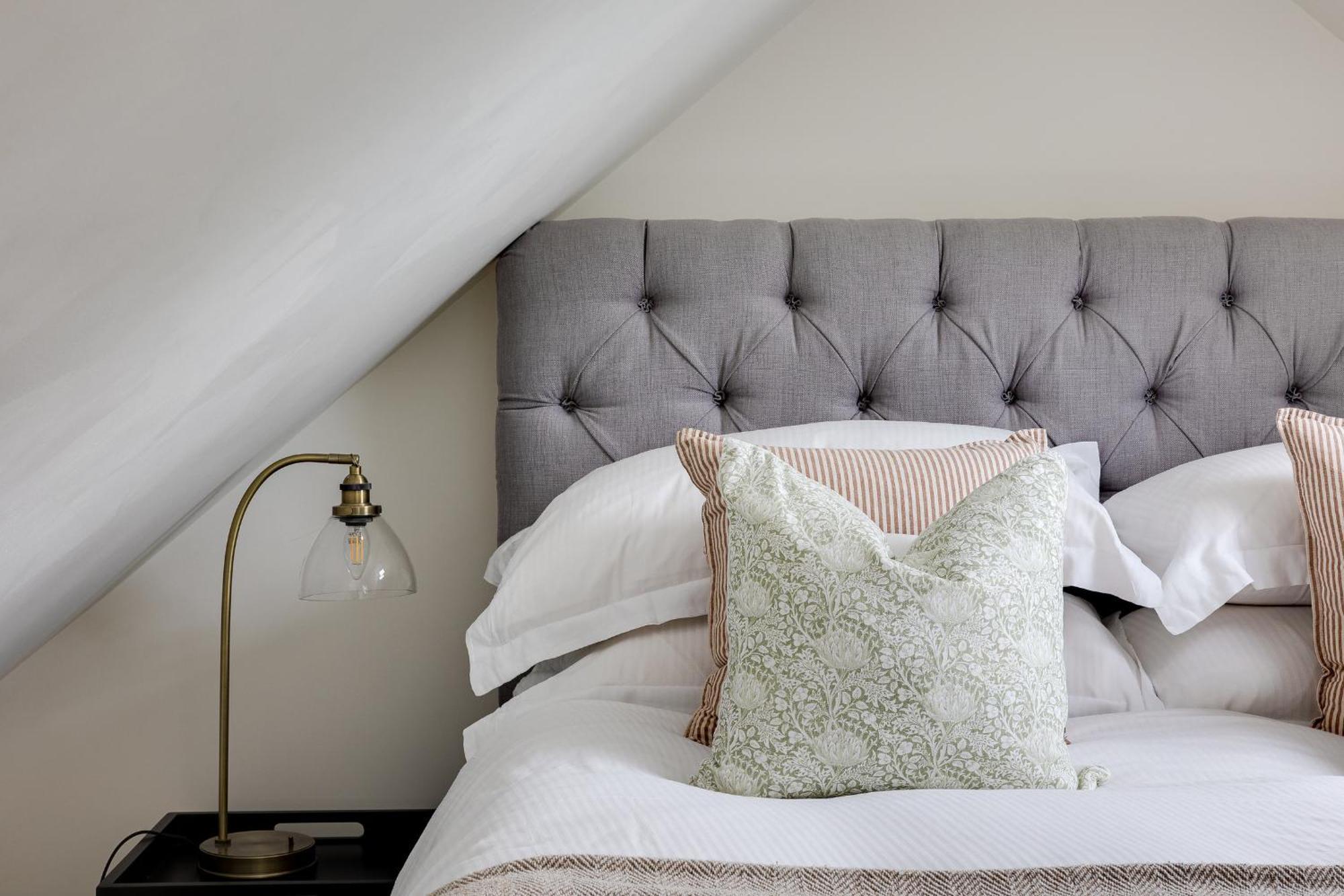 Oak Tree Hideaway Villa Уитчърч Екстериор снимка