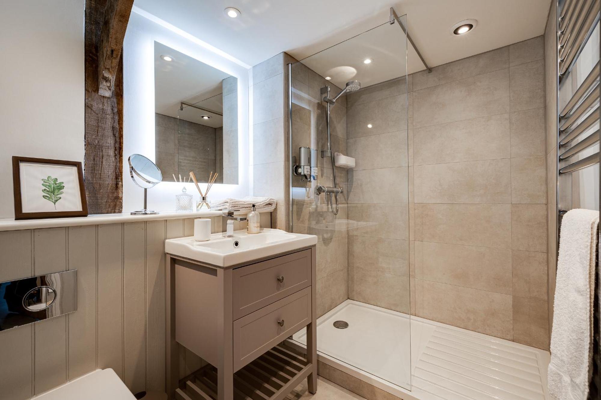 Oak Tree Hideaway Villa Уитчърч Екстериор снимка