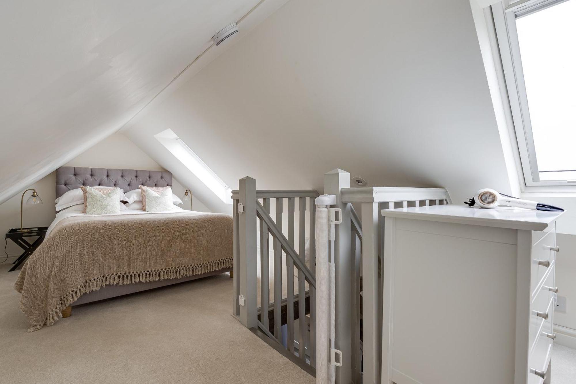 Oak Tree Hideaway Villa Уитчърч Екстериор снимка