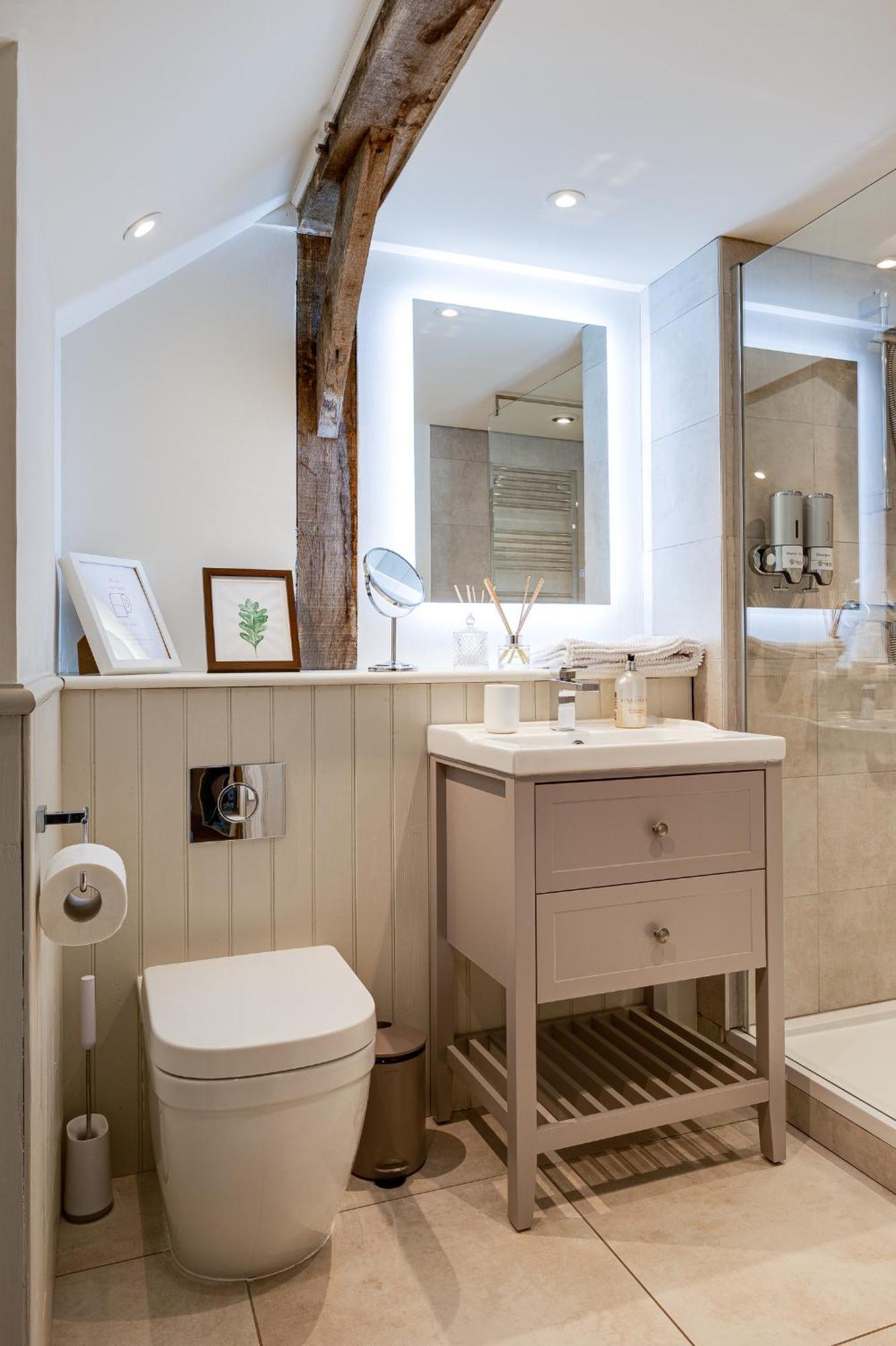 Oak Tree Hideaway Villa Уитчърч Екстериор снимка