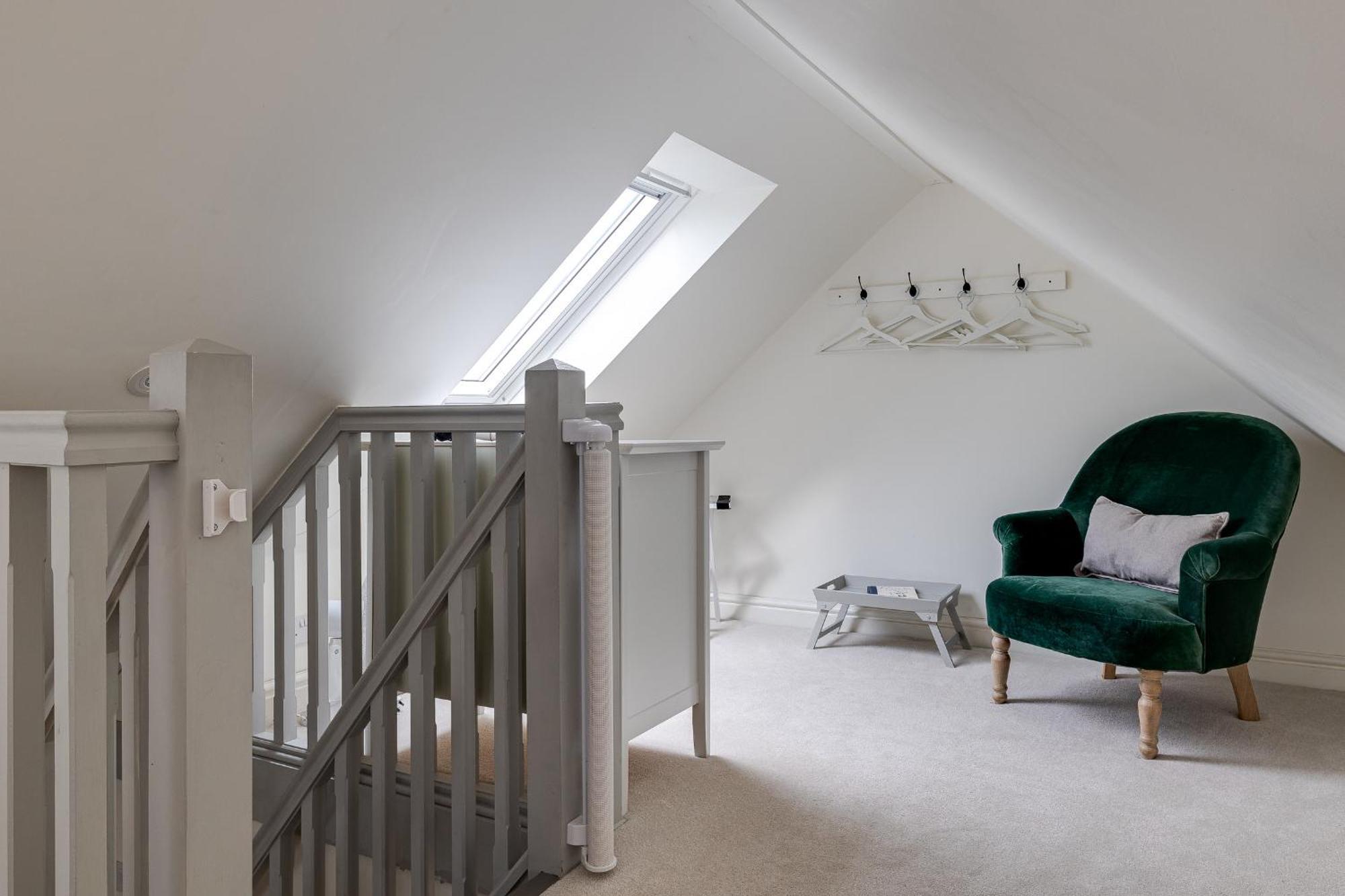 Oak Tree Hideaway Villa Уитчърч Екстериор снимка