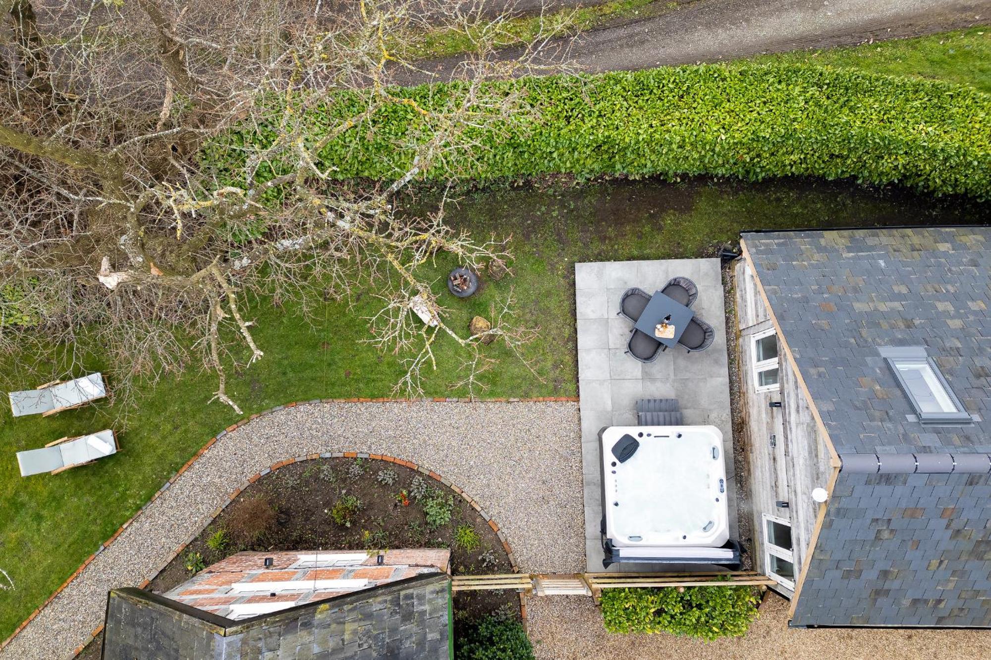 Oak Tree Hideaway Villa Уитчърч Екстериор снимка